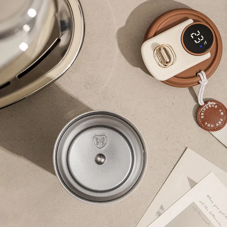 Thermos coffee cup with temperature display, stainless steel Thermos coffee cup with temperature display, stainless steel